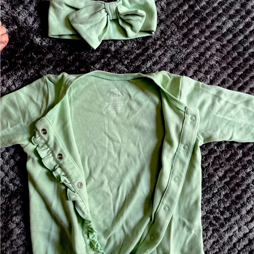 Girls newborn body suit with headband